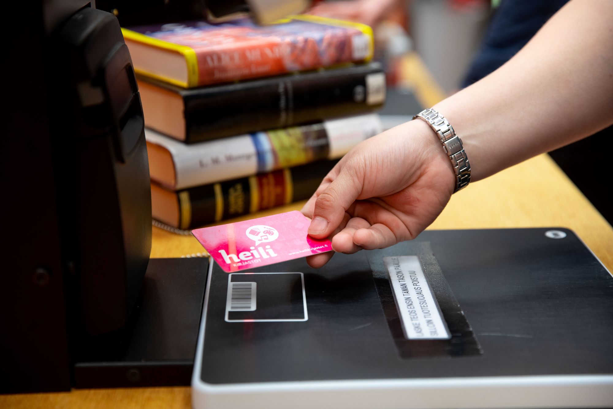 Kirjastokortti ja lainauspiste.