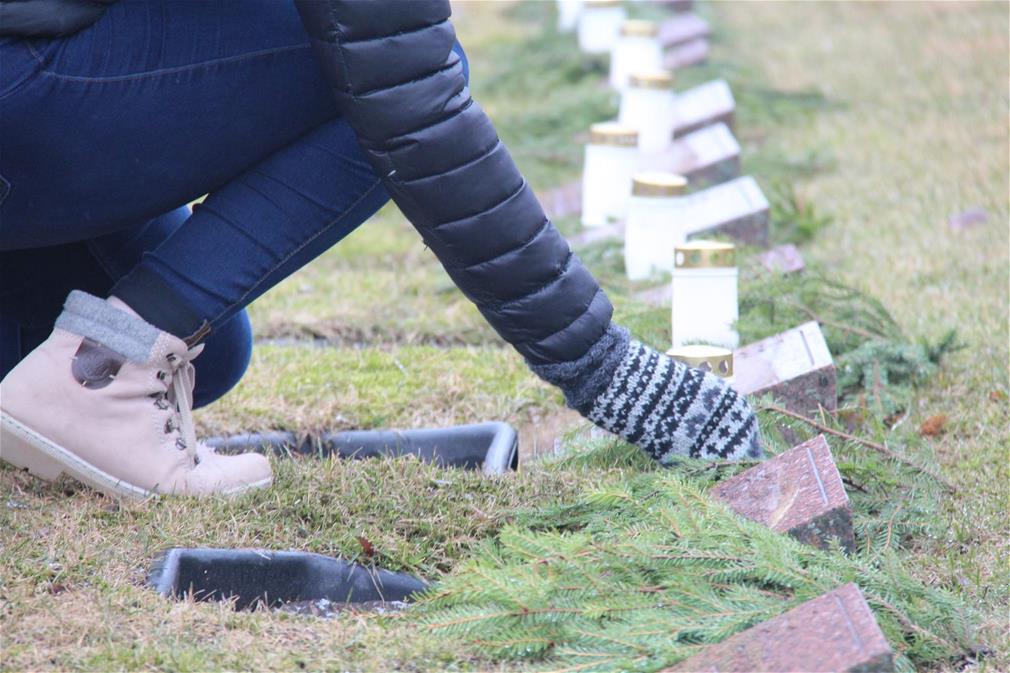 LappeenrantaFI/Tapahtumat ja tilat/Sankarihautausmaa kynttelikkö 2.JPG