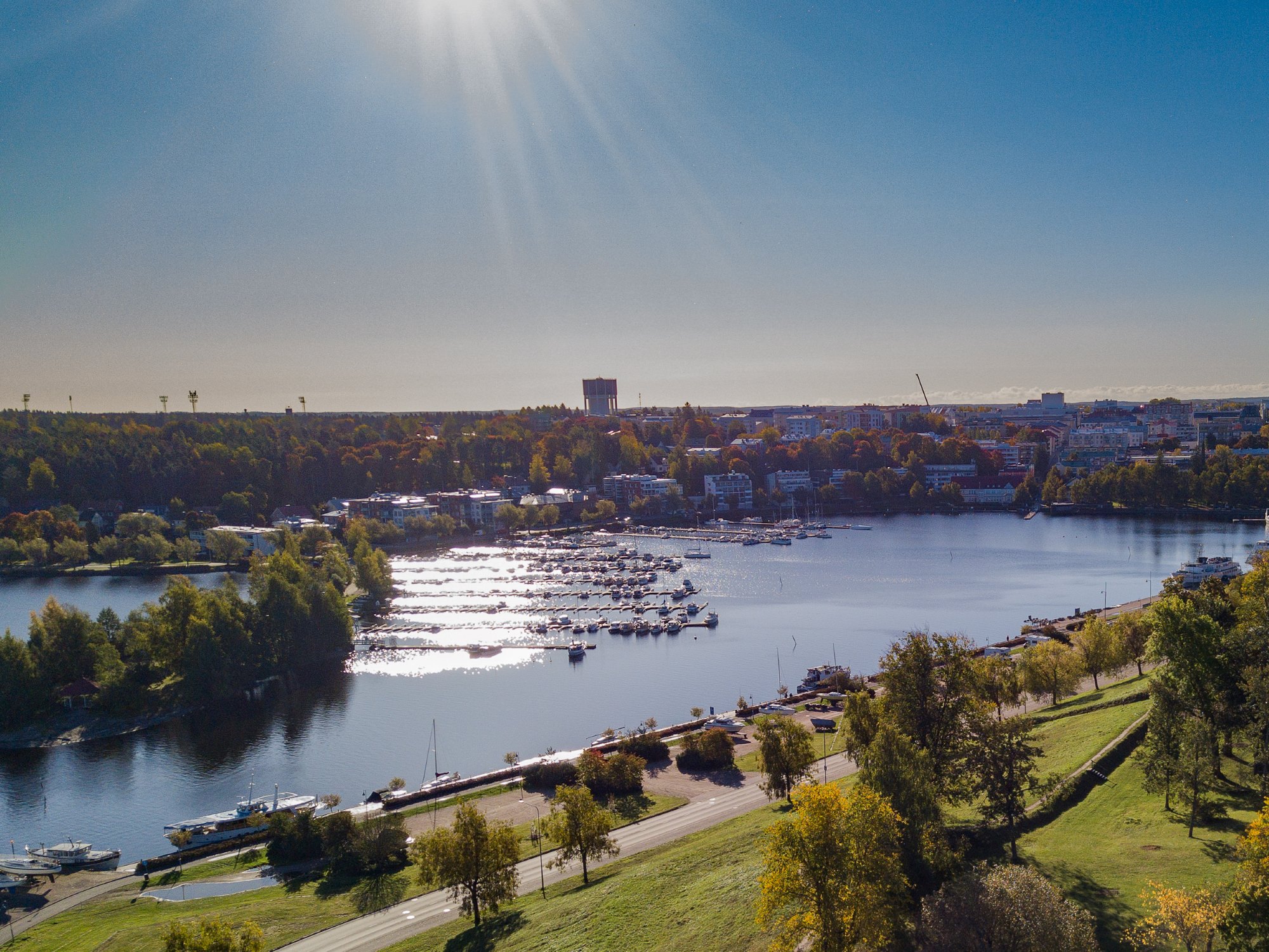 Kaupunginlahden maisema.