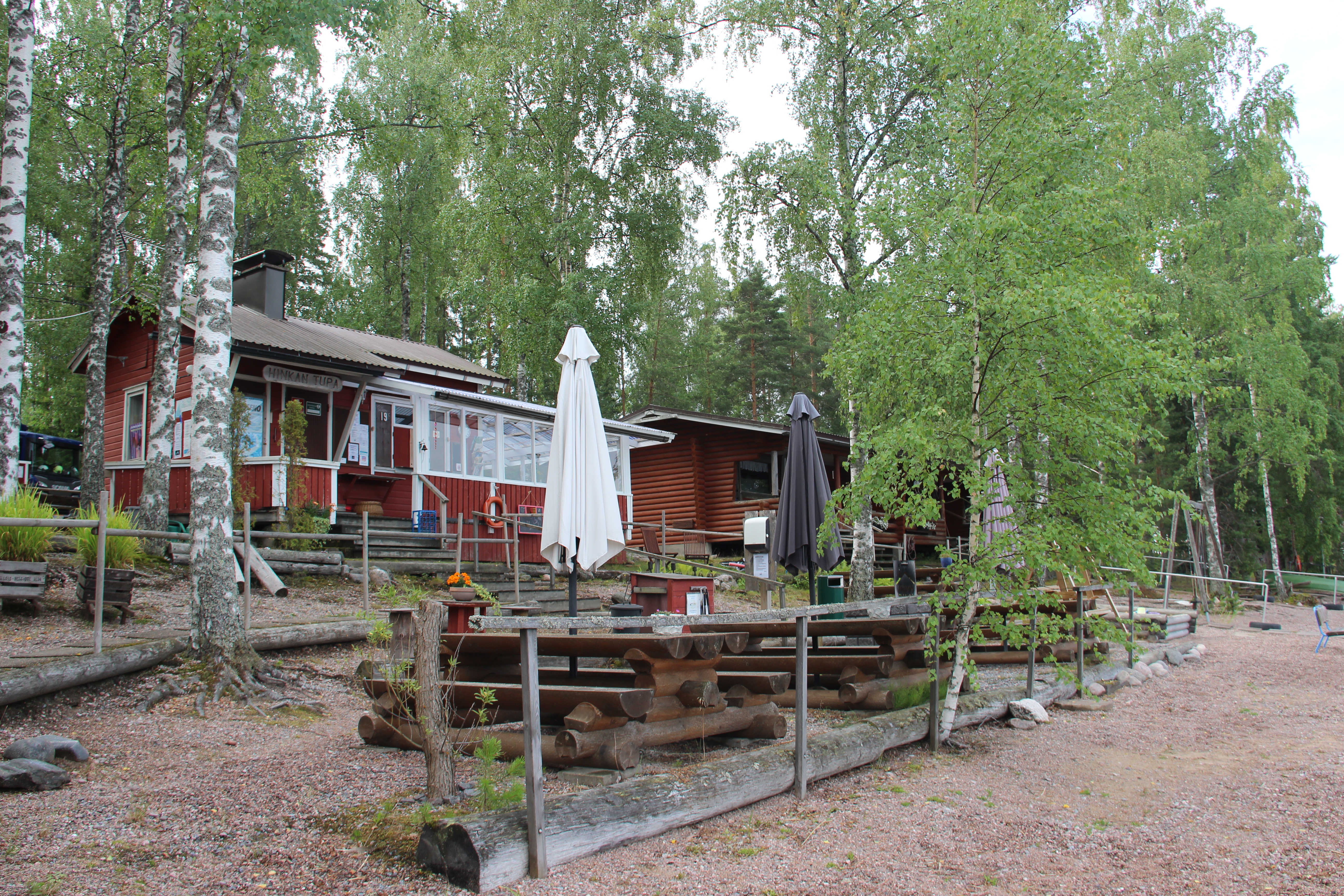 Hinkanrannan saunarakennuksia.